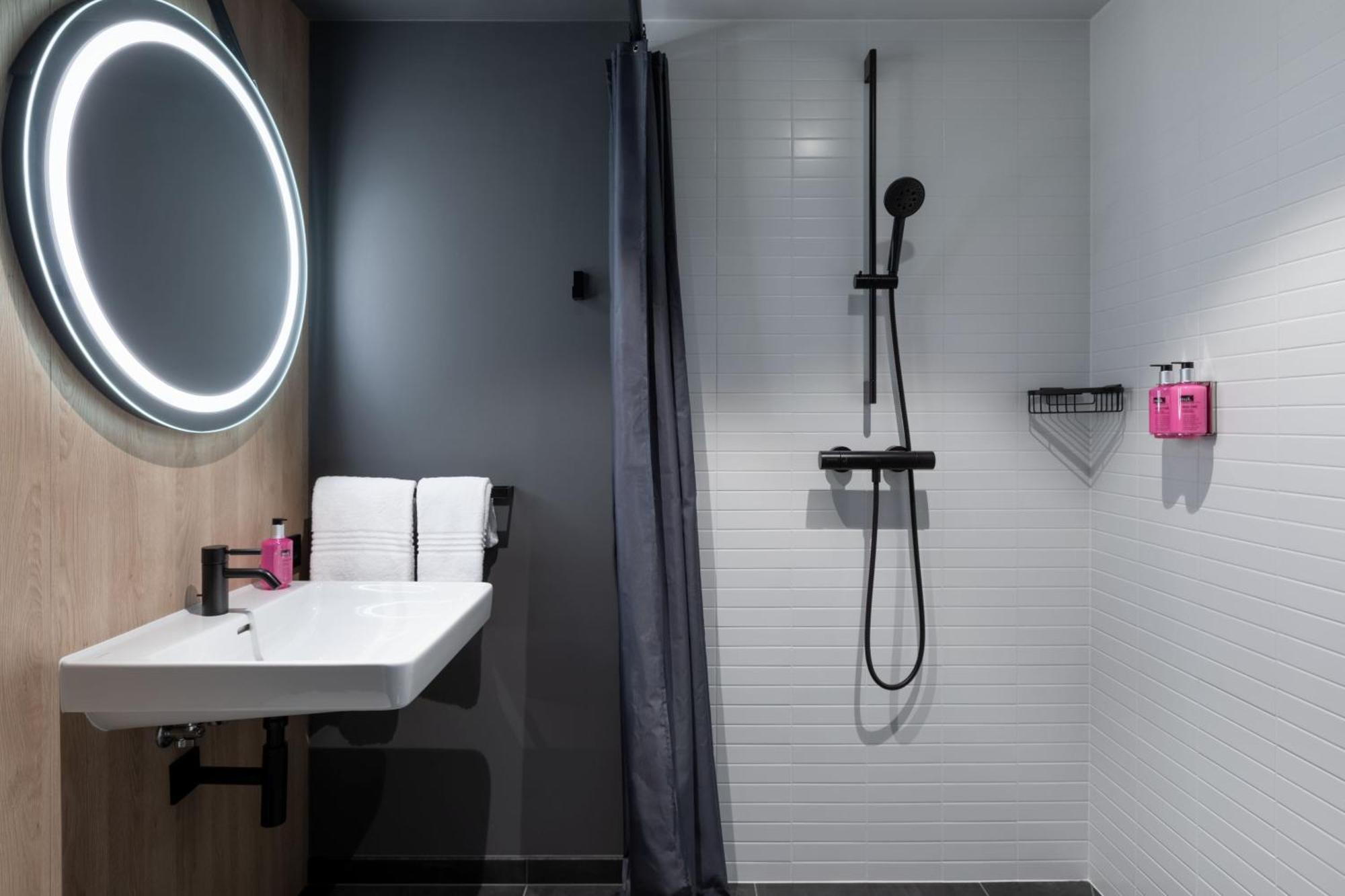 Moxy Outletcity Metzingen Metzingen  Zewnętrze zdjęcie